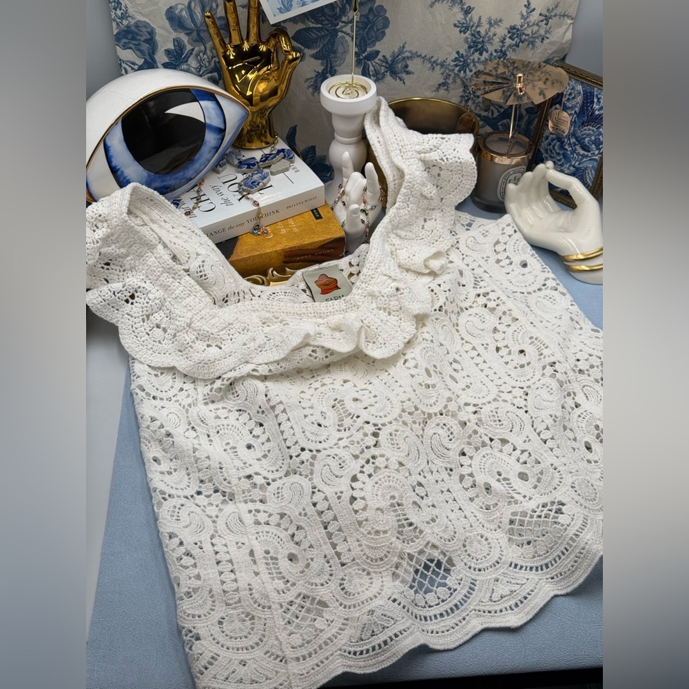 🆕 FARM Rio 🧿 NWOT Delicate White Crochet V-Neck Cami with Ruffle, Sz M - Picture 11 of 15
